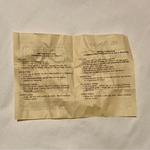 Vintage 3.5" Acrylic Lucite Salt Shaker & Pepper Mill Grinder Combo Kitchen Mini - Picture 3 of 6